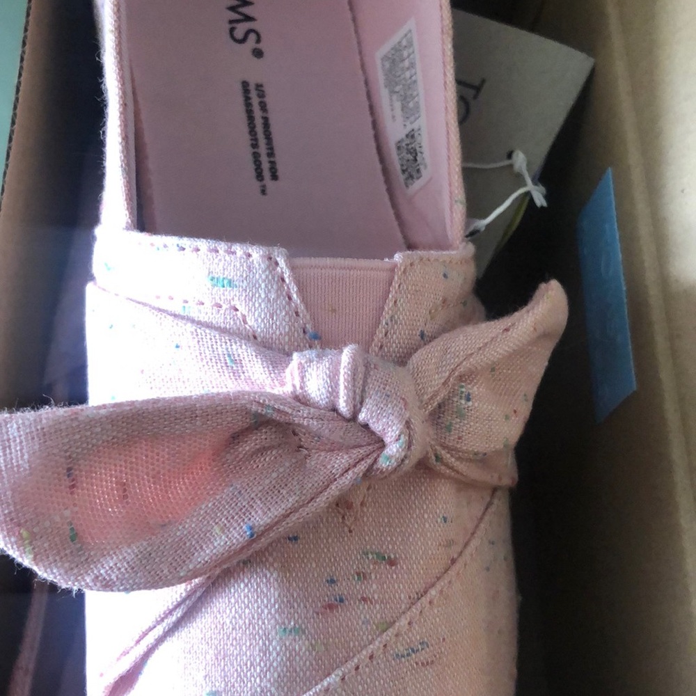 NWT Toms slip on Pink with bow size 6 - Picture 3 of 3